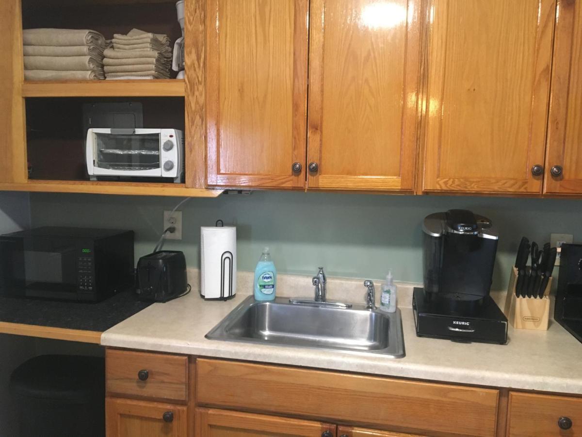 Home Away From Home, Recently Renovated North Troy 外观 照片