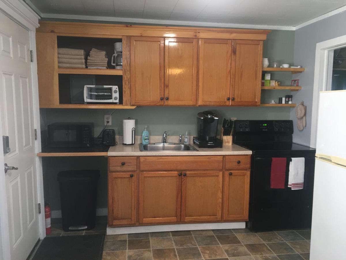 Home Away From Home, Recently Renovated North Troy 外观 照片
