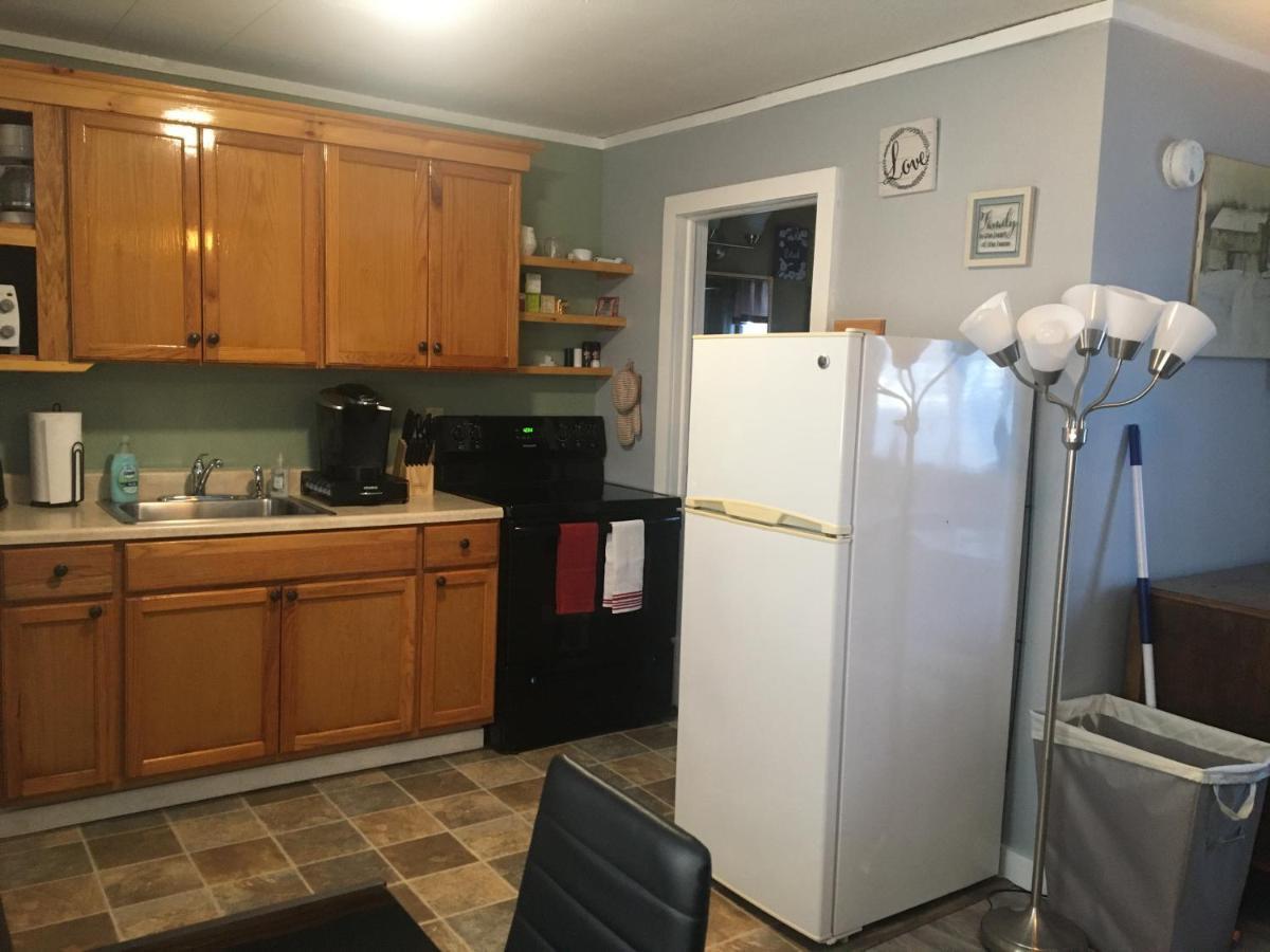 Home Away From Home, Recently Renovated North Troy 外观 照片