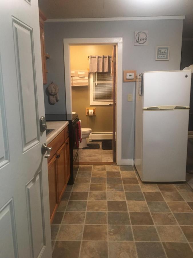 Home Away From Home, Recently Renovated North Troy 外观 照片