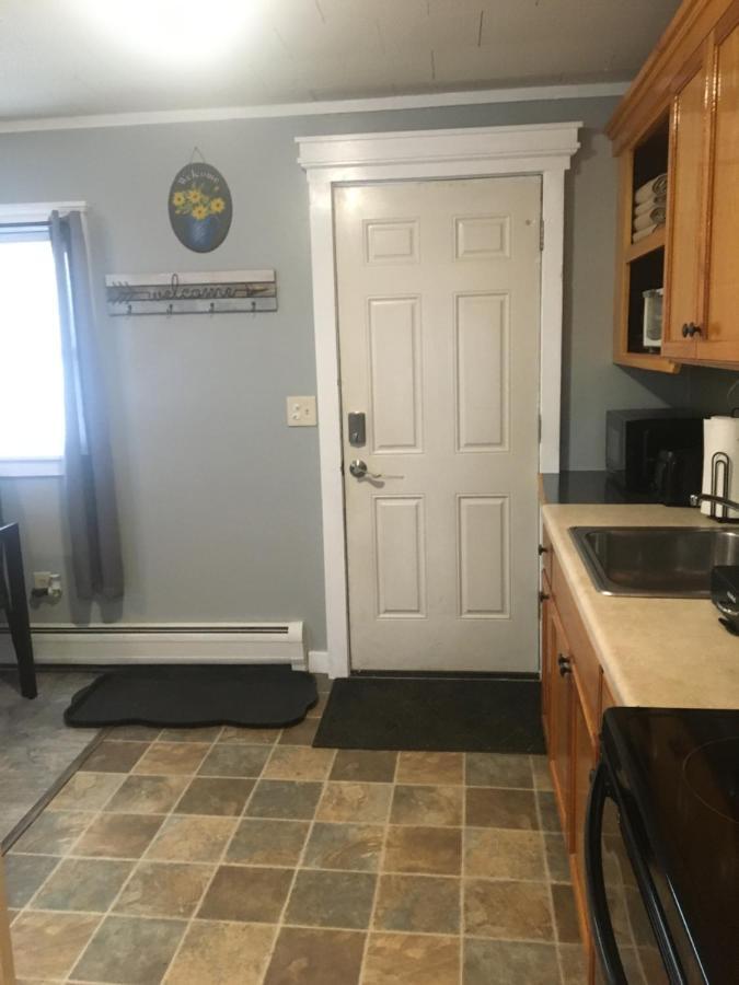 Home Away From Home, Recently Renovated North Troy 外观 照片