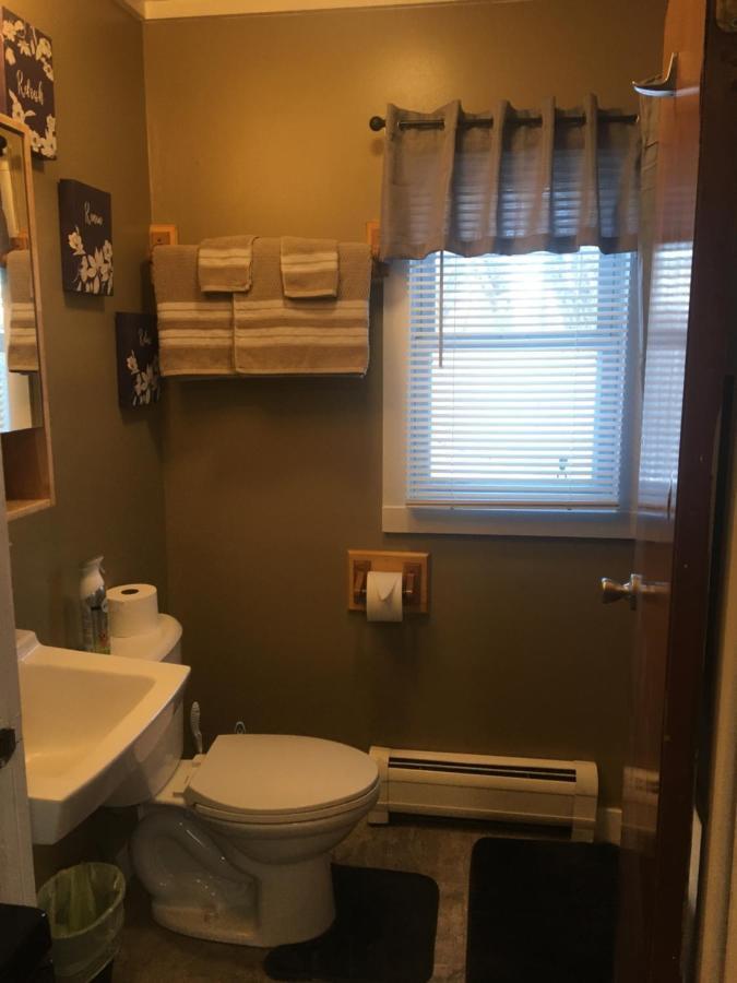 Home Away From Home, Recently Renovated North Troy 外观 照片