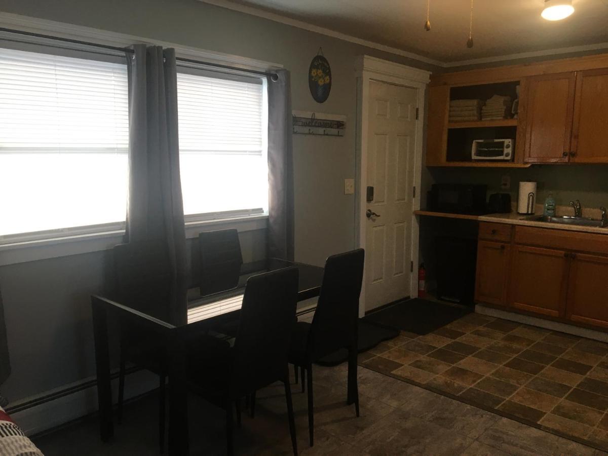 Home Away From Home, Recently Renovated North Troy 外观 照片