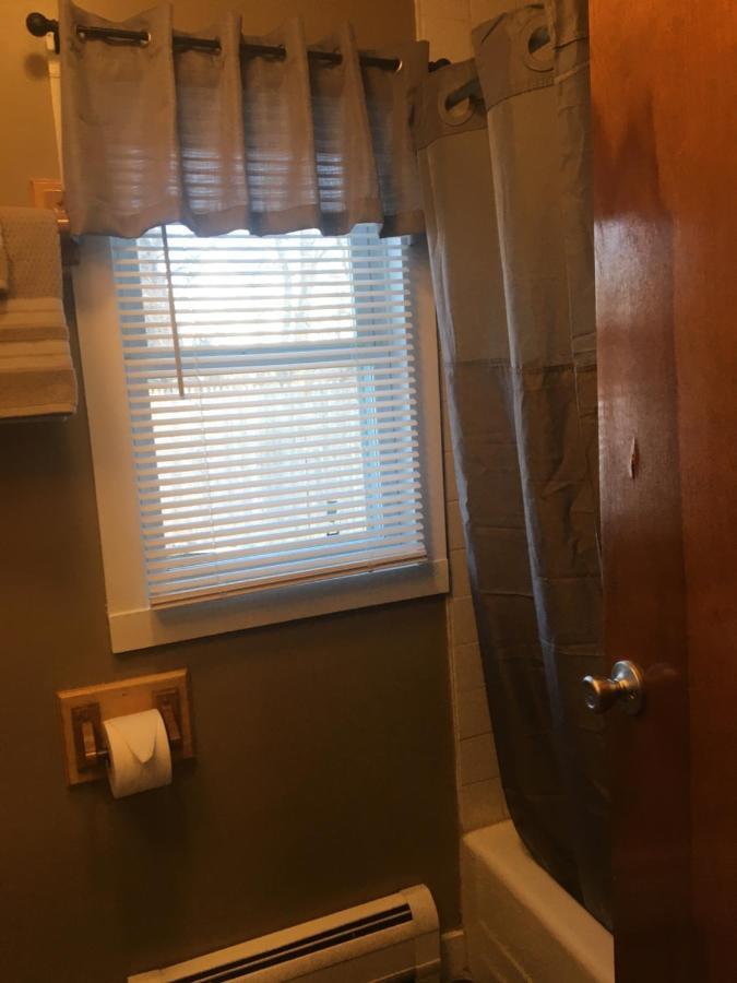Home Away From Home, Recently Renovated North Troy 外观 照片
