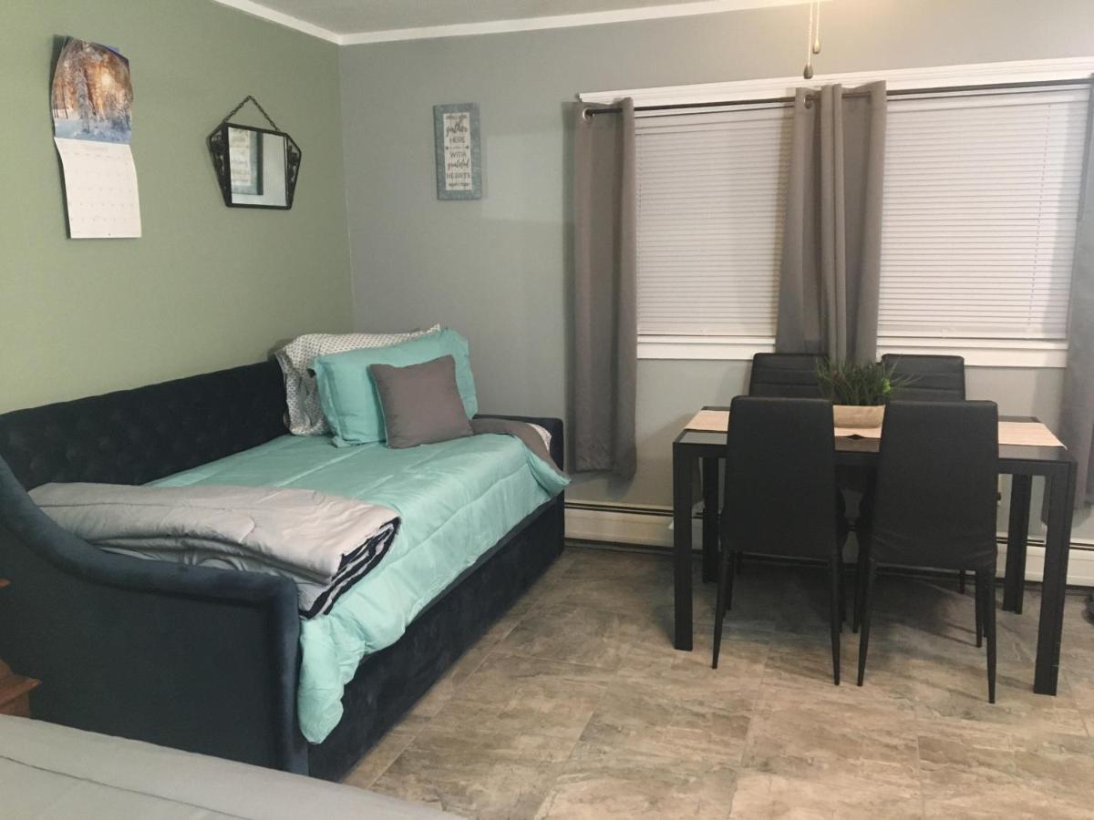 Home Away From Home, Recently Renovated North Troy 外观 照片